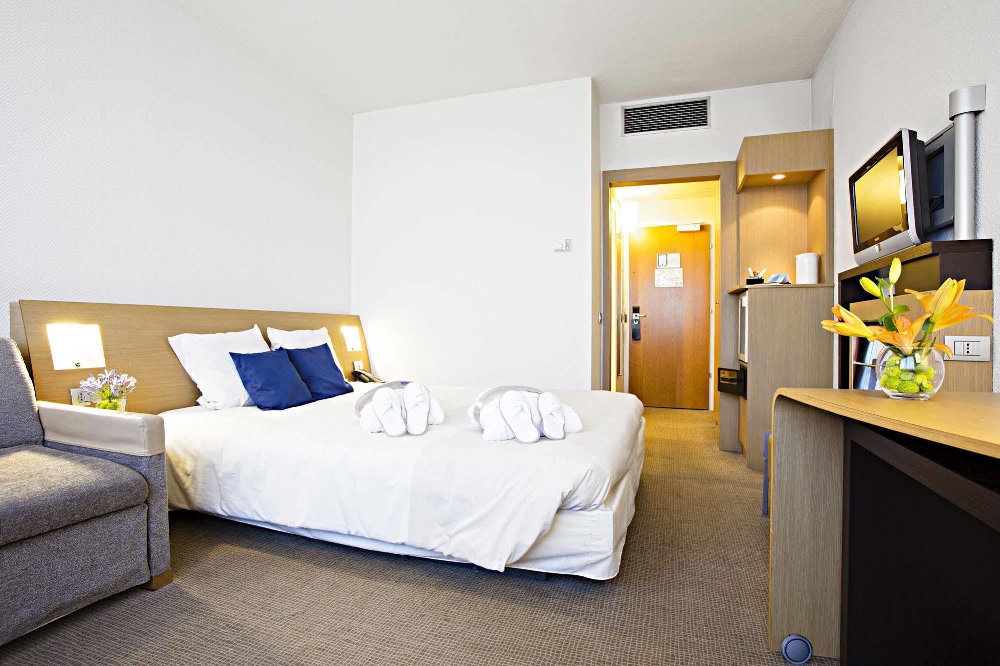 Novotel Genova City Esterno foto